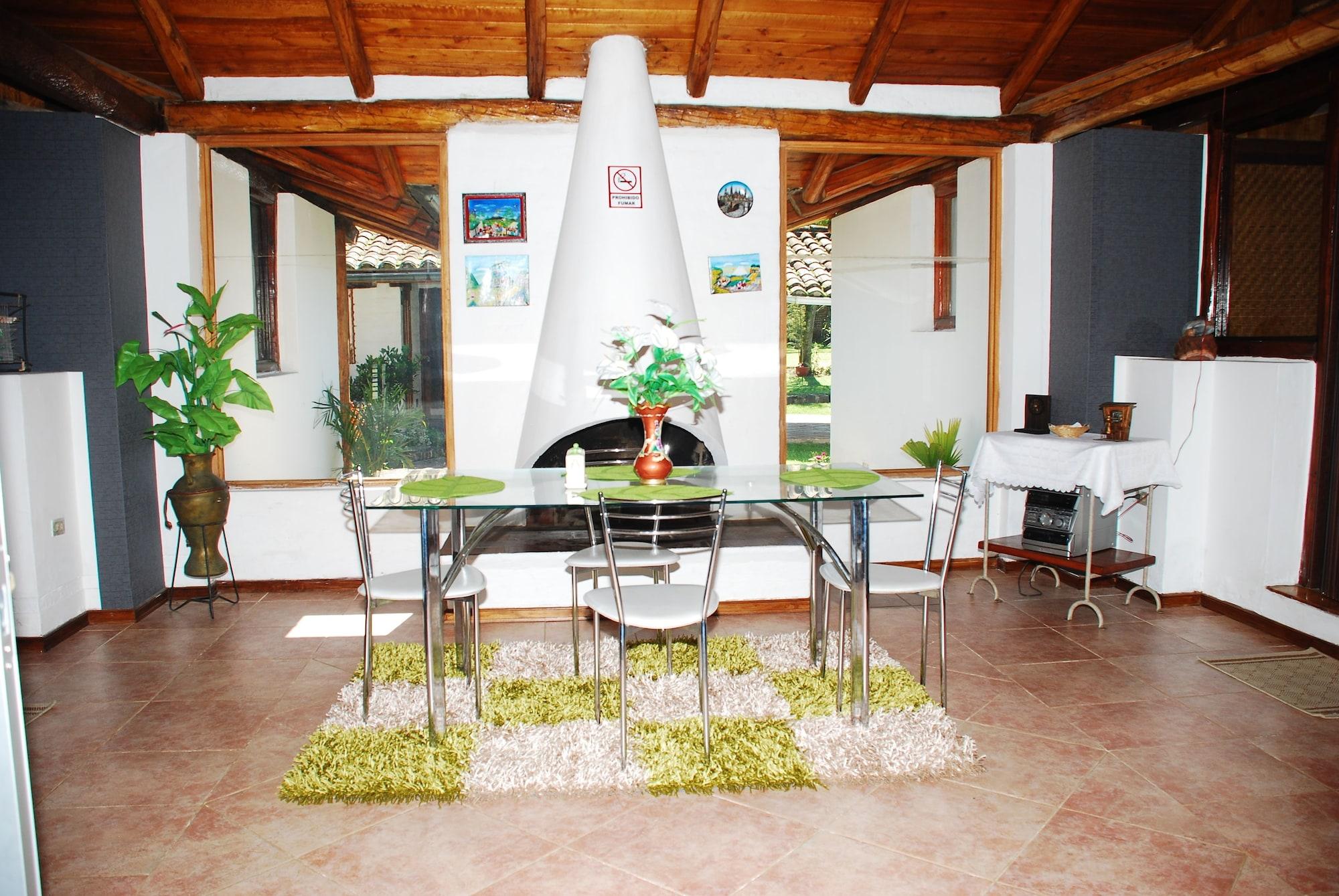 Hosteria Airport Garden Tababela Ngoại thất bức ảnh