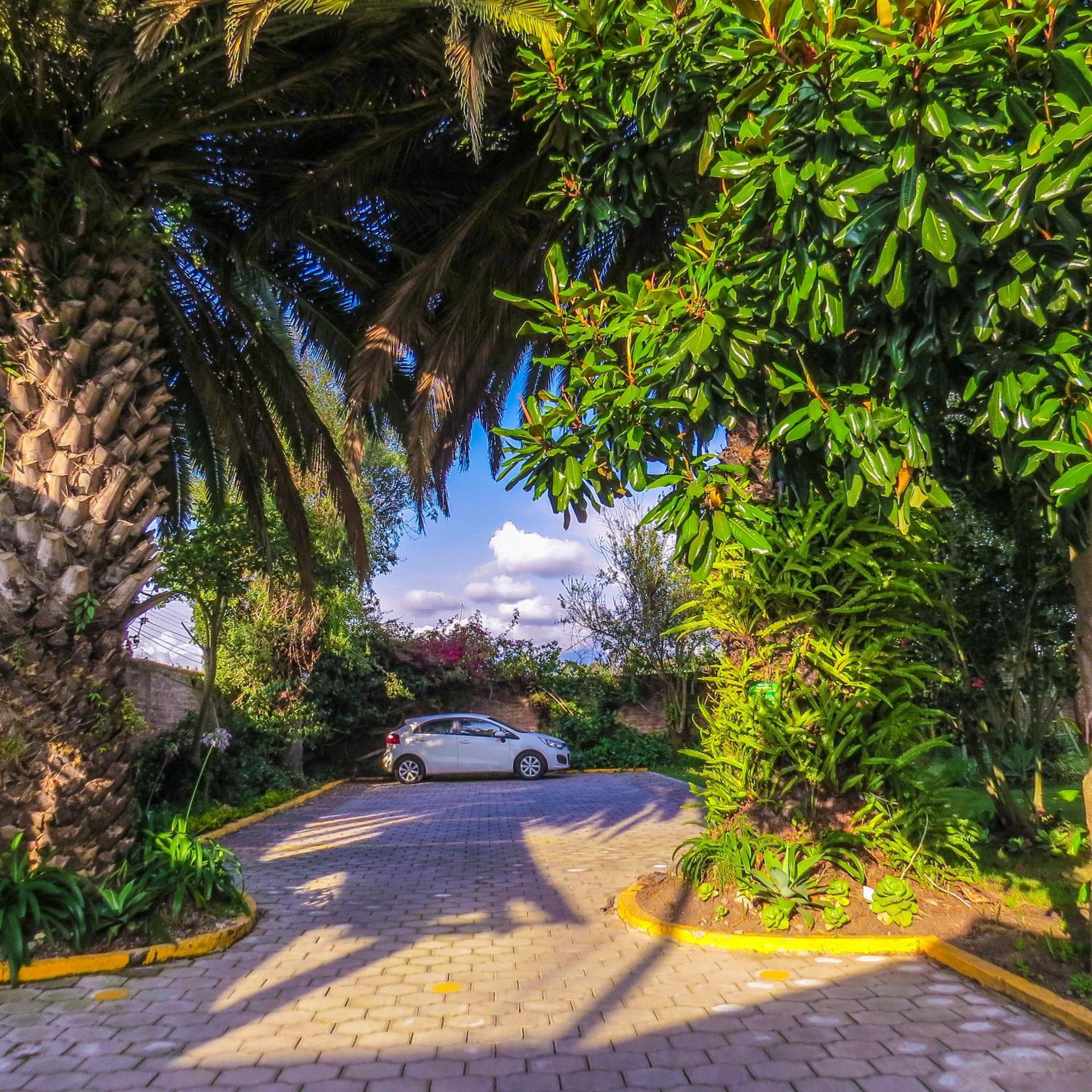 Hosteria Airport Garden Tababela Ngoại thất bức ảnh