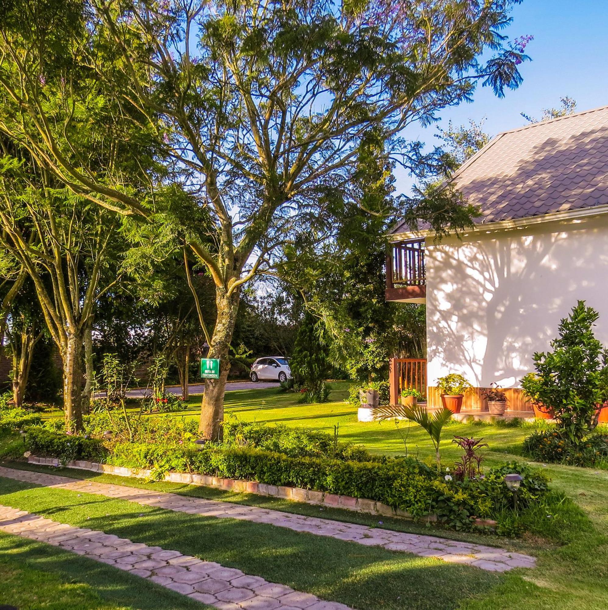 Hosteria Airport Garden Tababela Ngoại thất bức ảnh